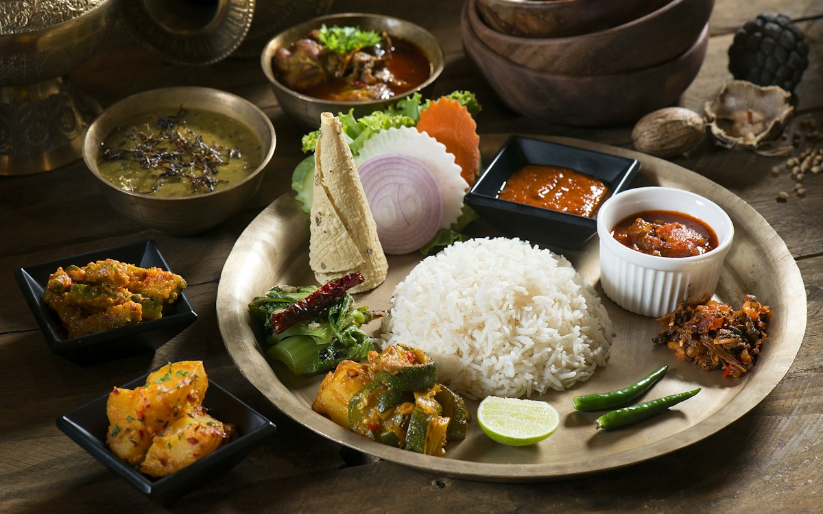 বাঙালি থালিতে স্বাস্থ্যকর দুপুরের খাবার